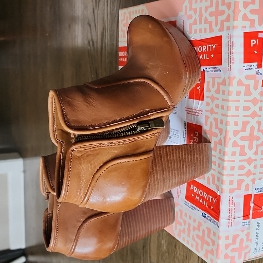 Gianni Bini ankle booties